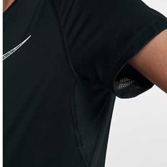 SOLD 🛍 Nike Boys’ Fitted Pro Shirt - Picture 4 of 6